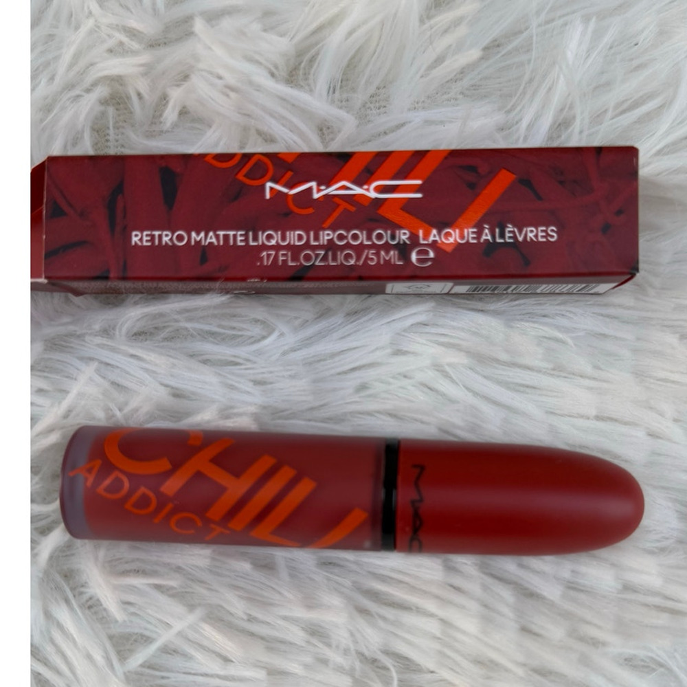 MAC Cosmetics Limited Edition Retro Matte Liquid Lipcolour 135 Chili Addict